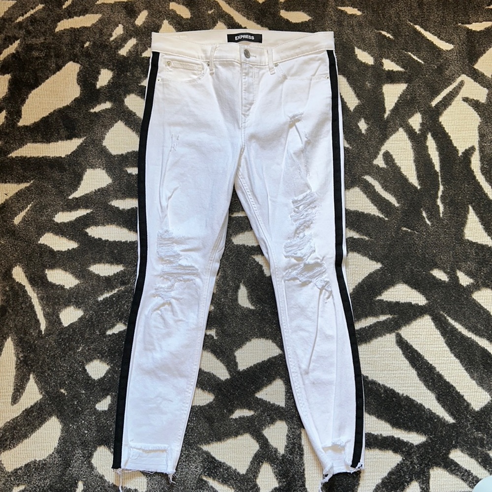 Express cropped, mid-rise white jeans with black stripe down side size 8